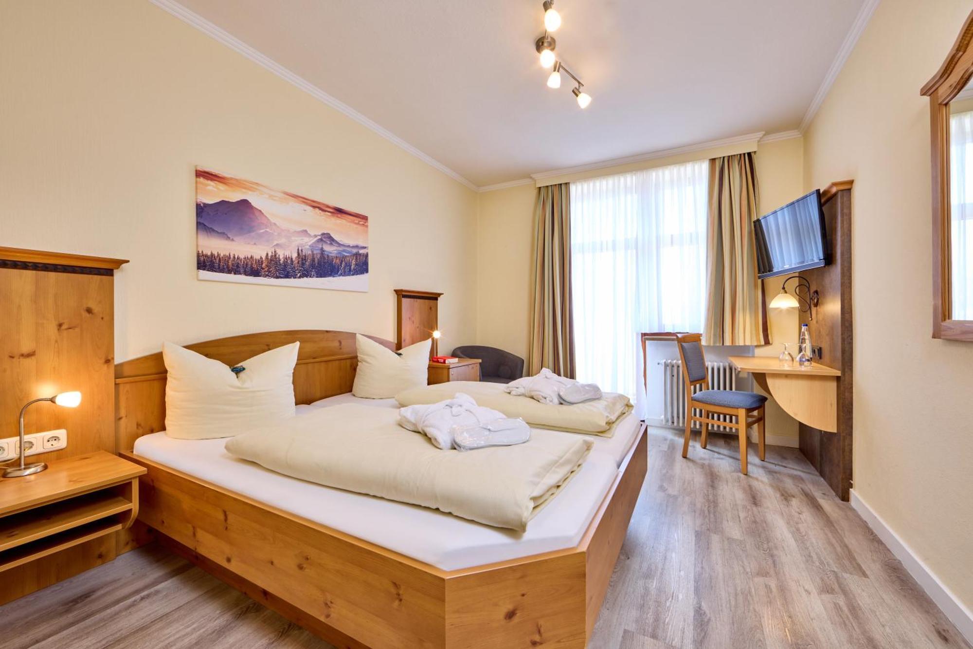 Hotel Vier Jahreszeiten Garmisch-Partenkirchen Exterior foto